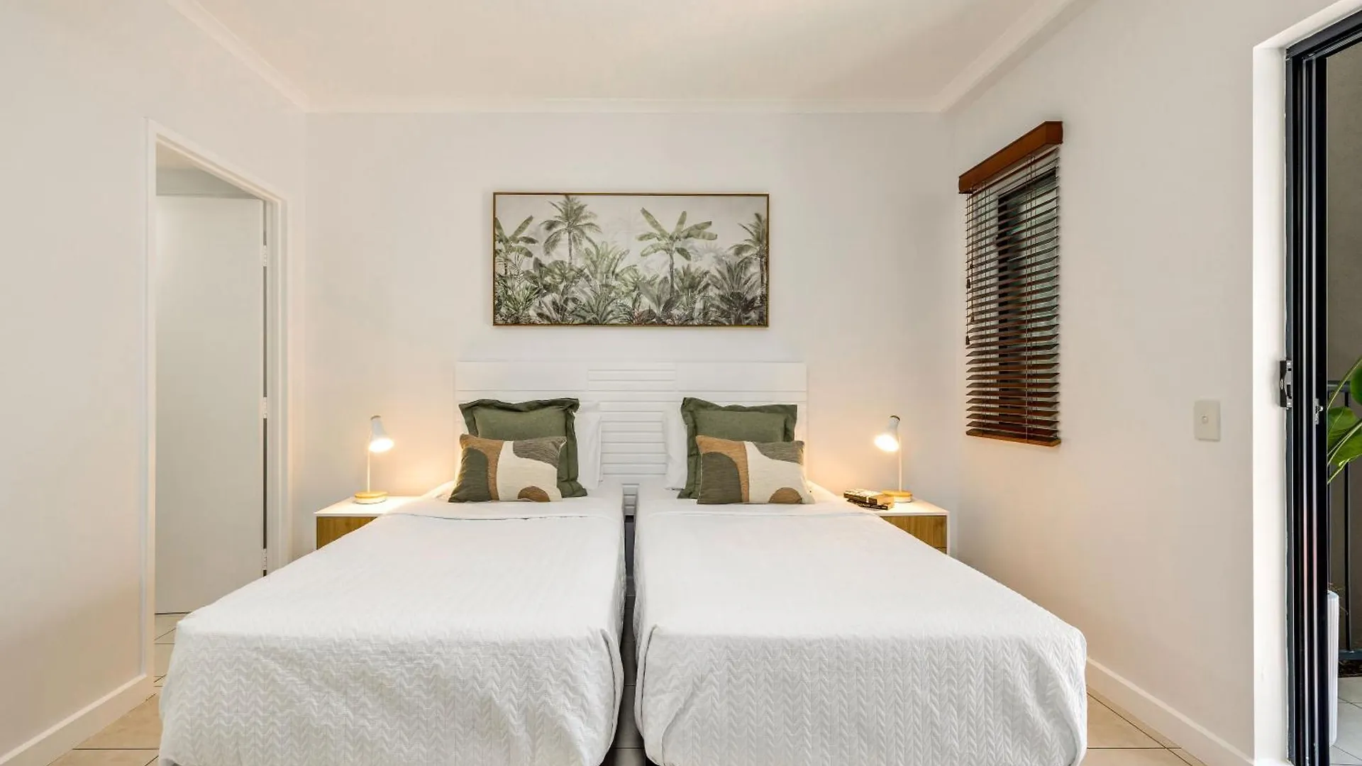 Tropical Haven - Blue Lagoon Resort Trinity Beach
